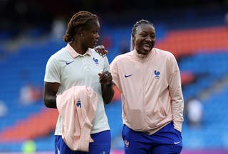 Kadidiatou Diani começa para a França